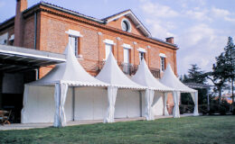 Nous vous proposons à la location ou à la vente une garden pour un anniversaire et pour tout type d’événement particulier de type cocktail, mariage, repas de famille. Structura Toulouse, Montauban, Albi, Auch, Castres, Rodez, Perpignan, Agen