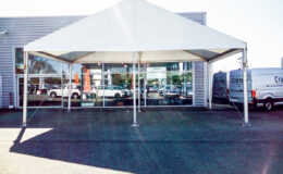 Structura propose la location d’un chapiteau barnum faisant office d’auvent pour une opération commerciale pour un concessionnaire sur Toulouse, Montauban, Albi, Castres, Auch, Rodez, Carcassonne, Perpignan, Béziers, Agen