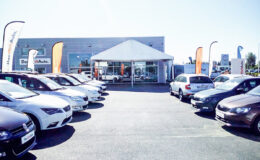 Structura propose la location d’un chapiteau barnum faisant office d’auvent pour une opération commerciale pour un concessionnaire sur Toulouse, Montauban, Albi, Castres, Auch, Rodez, Carcassonne, Perpignan, Béziers, Agen