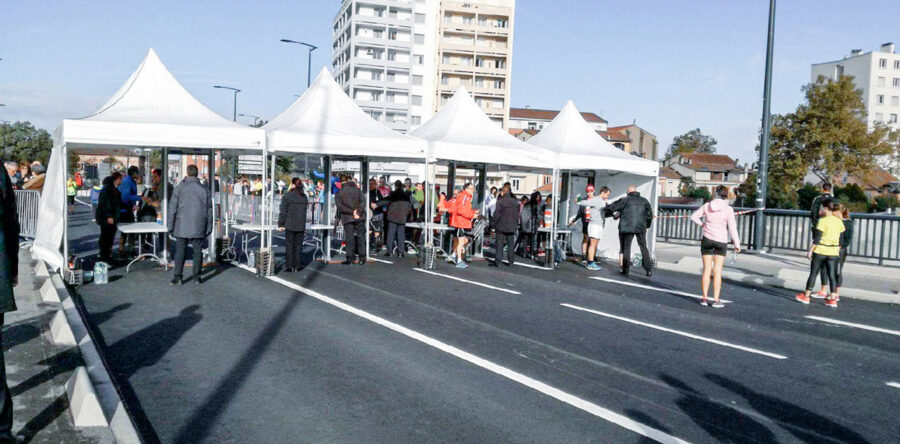 01-01 Pagodes pliables 3mx3m alignées