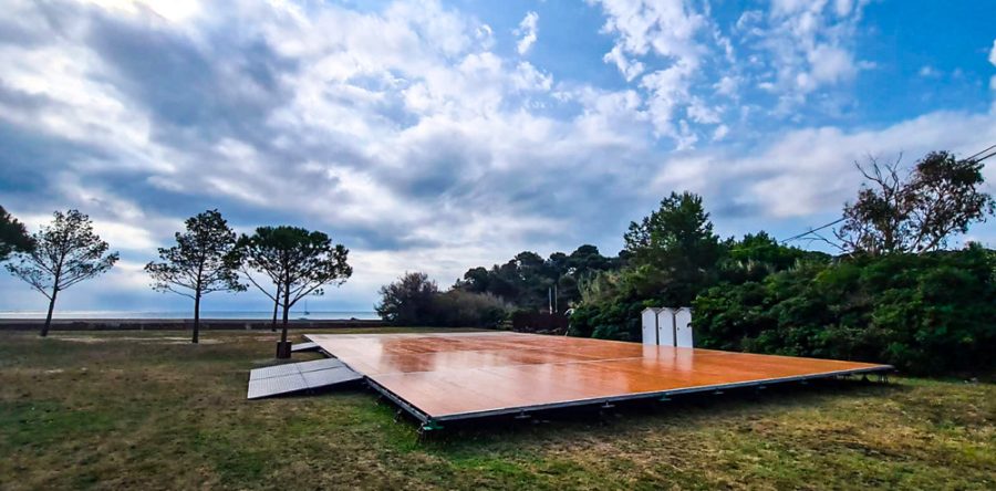Option | Plancher vernis bois sur semelle 15m x 25m avec rampes d’accès
