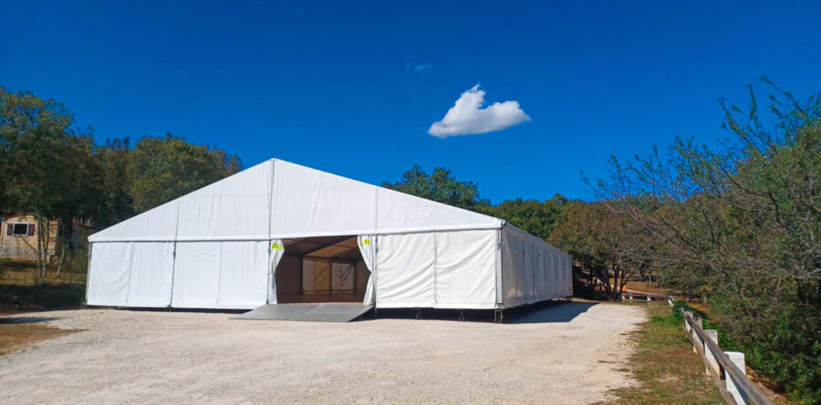 17 – Chapiteau barnum 20mx30m avec plancher