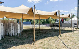 Élégantes et contemporaines, elles créent une ambiance unique tout en offrant confort et protection à vos invités. Mariages, réceptions privées, événements d’entreprise ou festivals les tentes stretch apportent une touche originale et raffinée à chaque occasion. Taille disponible : 10m x 20m – 20m x 20m – 20m x 40m
